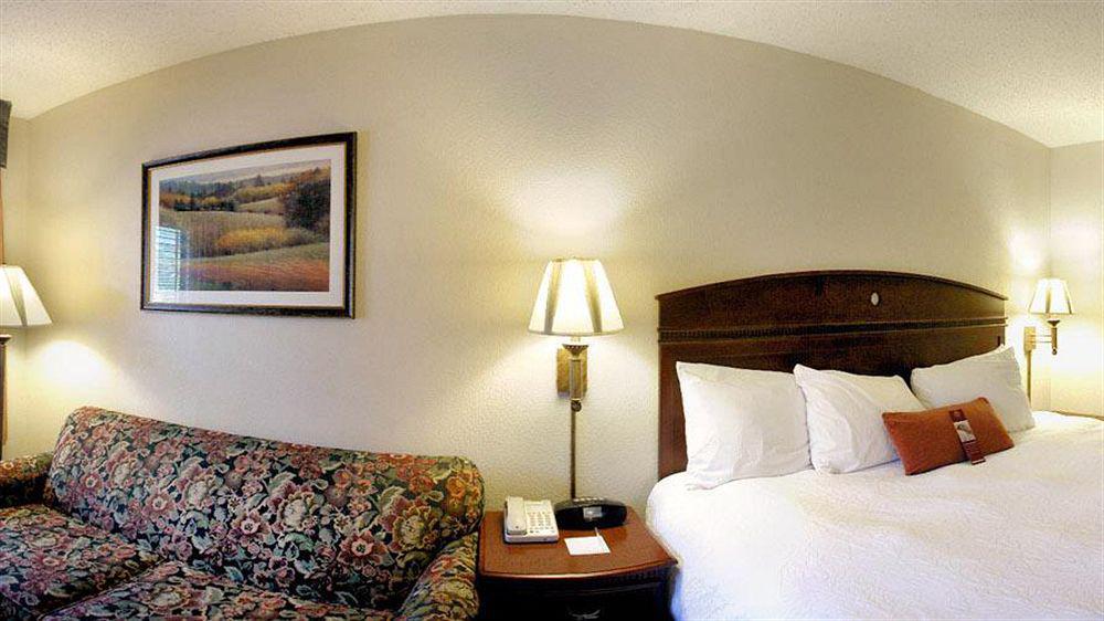 Hampton Inn Dalton Exteriör bild